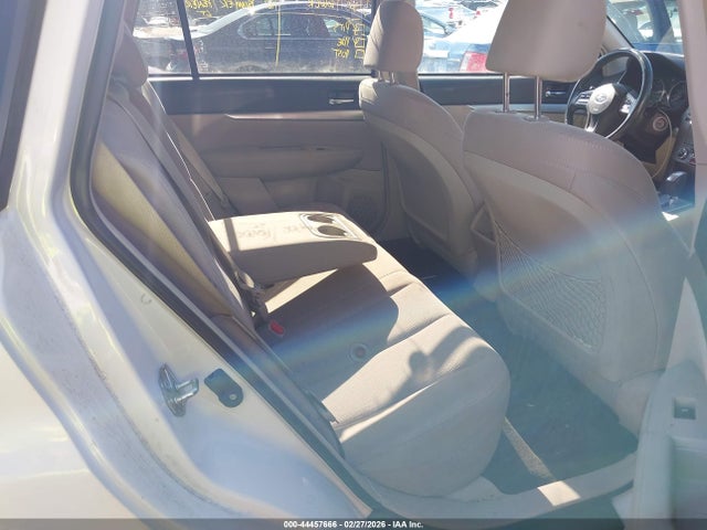 Subaru Outback 2.5i Premium 2014 4S4BRBCC8E3276444 Image 8