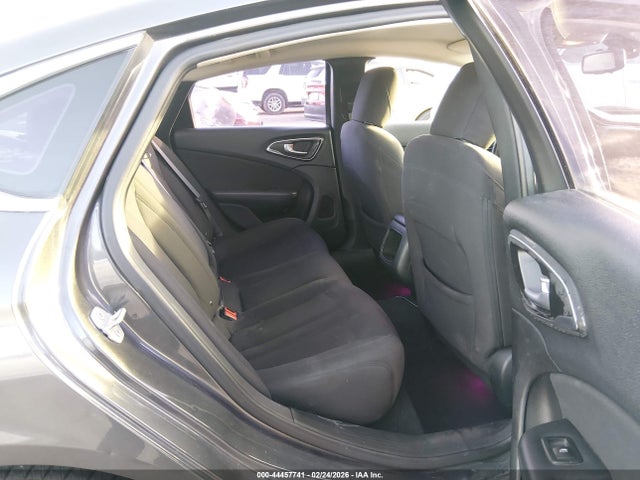 44457741 :رقم المزاد ، 1C3CCCAB5FN663067 vin ، 2015 Chrysler 200 Limited مزاد بيع