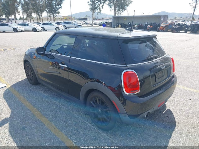 2018 MINI HARDTOP WMWXP5C53J2G64135 Photo 2