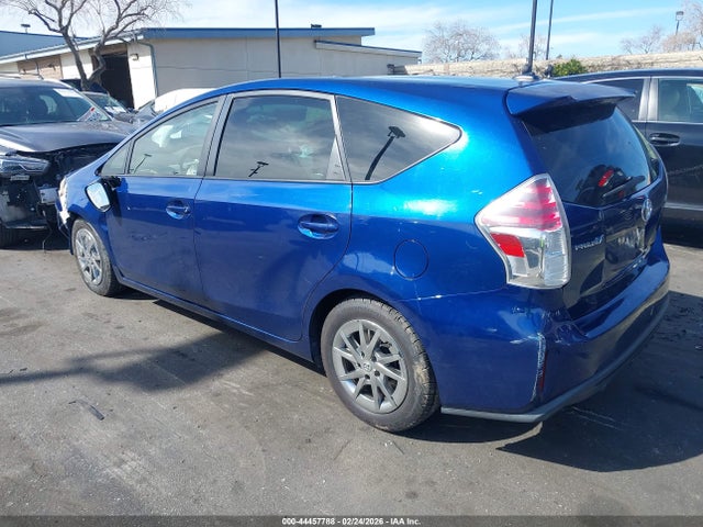 JTDZN3EUXFJ030082 Toyota Prius V Three
