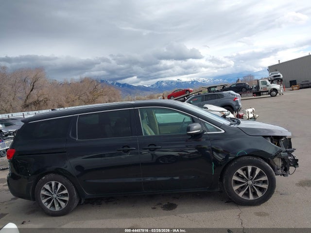 KNDMC5C1XH6317674 KIA Sedona Sx
