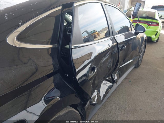KMHL24JJXPA060664 Hyundai Sonata Hybrid Blue