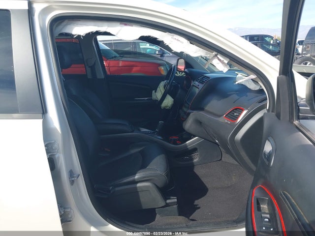 3C4PDCGGXJT475943 Dodge Journey Crossroad