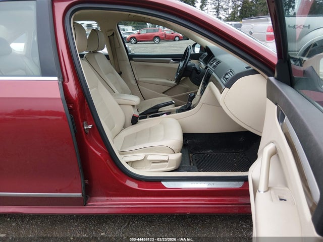 1VWBT7A38GC020861 Volkswagen Passat 1.8t Se