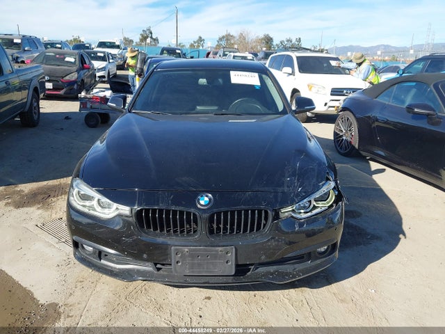 WBA8A9C50JAH14329 BMW 320i