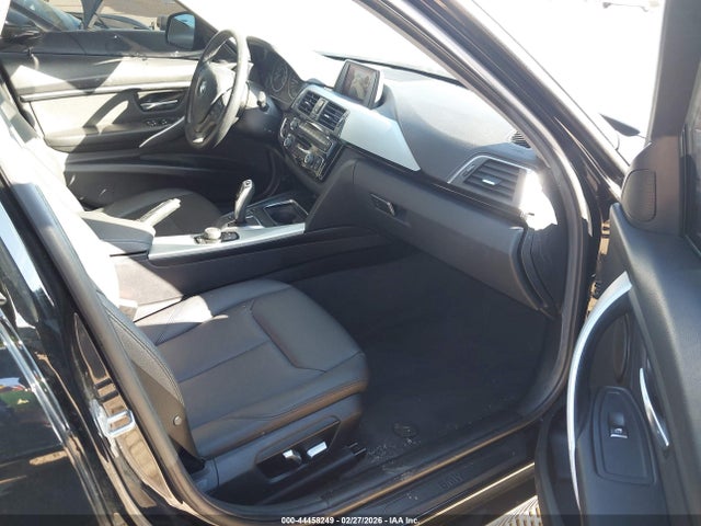 2018 BMW 320I WBA8A9C50JAH14329 Photo 4