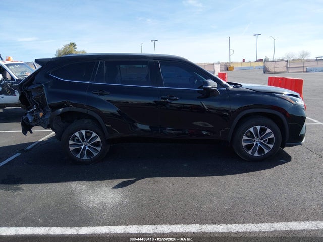 5TDHZRAH5NS114873 Toyota Highlander Xle