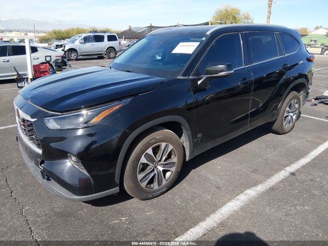 5TDHZRAH5NS114873 Toyota Highlander Xle