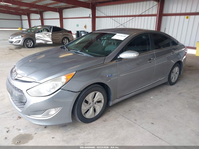 Hyundai SONATA HYBRID 2015 KMHEC4A43FA136045 Image 2
