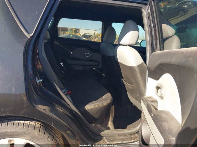 44458814 :رقم المزاد ، KNDJP3A51F7183002 vin ، 2015 Kia Soul + مزاد بيع