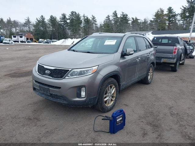 KIA SORENTO LX 2015 5XYKTCA65FG652622 Image 2