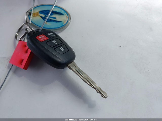 2T1BURHE9JC106231 Toyota COROLLA SE
