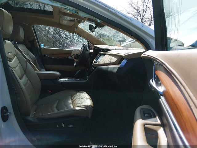 2017 CADILLAC XT5 1GYKNFRS1HZ192595 Photo 4