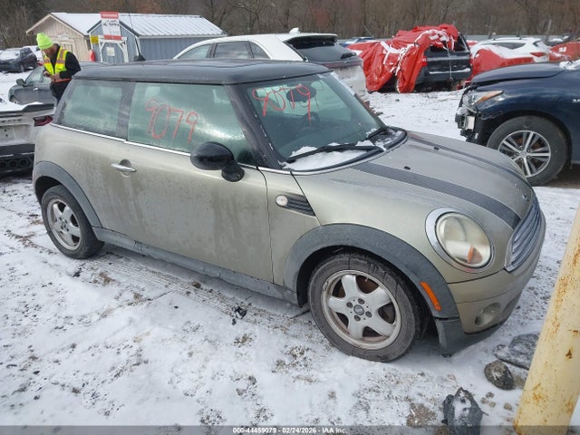 2010 MINI COOPER WMWMF3C51ATZ65391 Photo 0