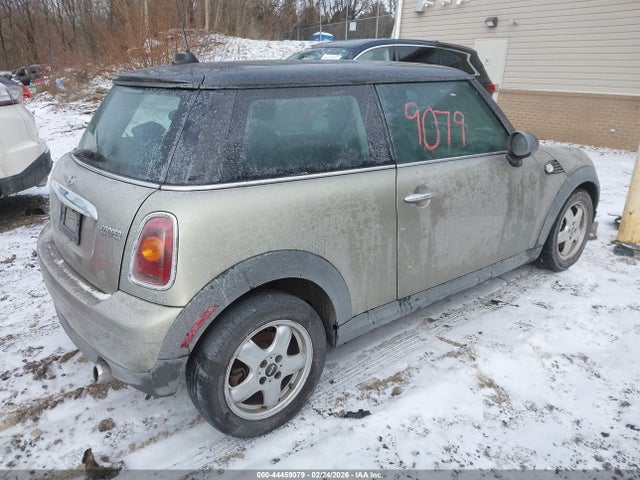 2010 MINI COOPER WMWMF3C51ATZ65391 Photo 3