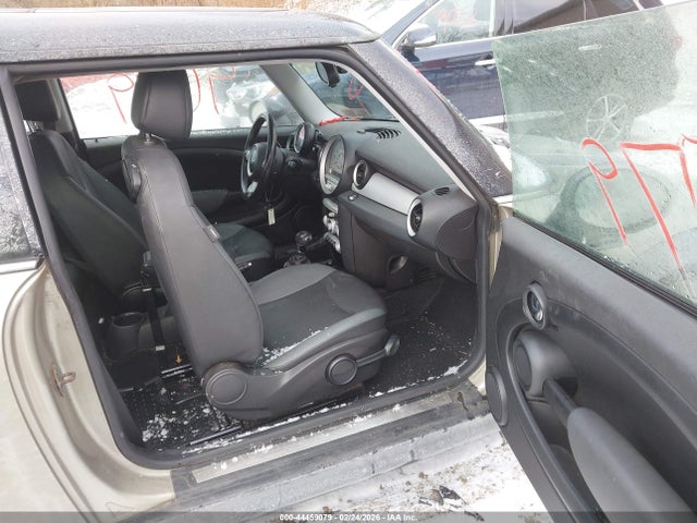 2010 MINI COOPER WMWMF3C51ATZ65391 Photo 4