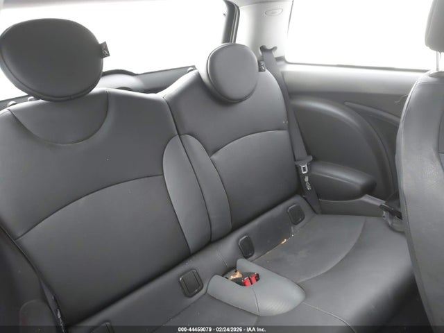 2010 MINI COOPER WMWMF3C51ATZ65391 Photo 7