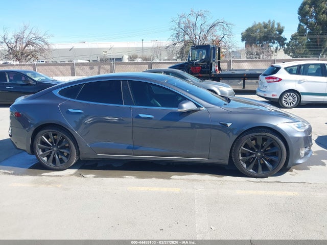 44459103 :رقم المزاد ، 5YJSA1E20JF269740 vin ، 2018 Tesla Model S 100d/75d/p100d مزاد بيع