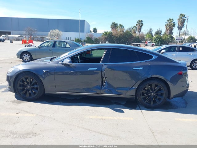 44459103 :رقم المزاد ، 5YJSA1E20JF269740 vin ، 2018 Tesla Model S 100d/75d/p100d مزاد بيع
