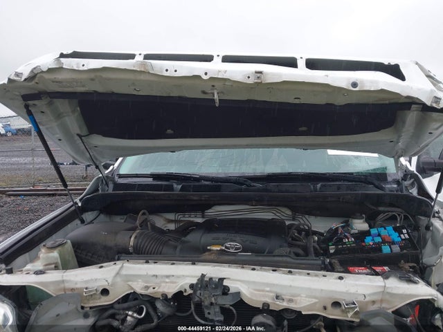 5TFDY5F12GX538157 Toyota Tundra Sr5 5.7l V8