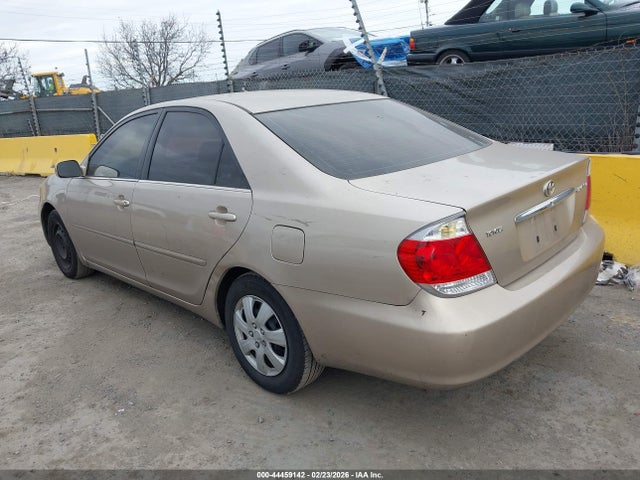 2005 TOYOTA CAMRY 4T1BE30K35U960194 Photo 2