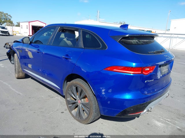 2017 JAGUAR F-PACE SADCP2BV2HA053063 Photo 2