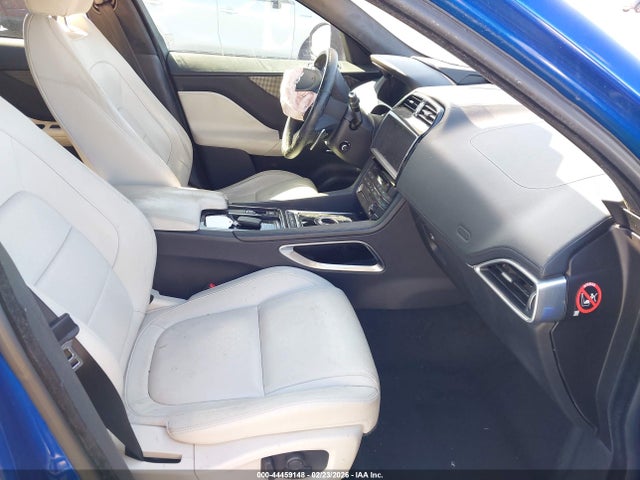 2017 JAGUAR F-PACE SADCP2BV2HA053063 Photo 4