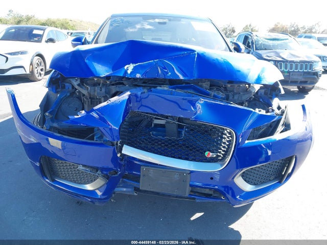 2017 JAGUAR F-PACE SADCP2BV2HA053063 Photo 5