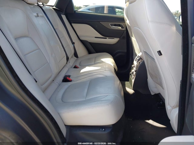2017 JAGUAR F-PACE SADCP2BV2HA053063 Photo 7