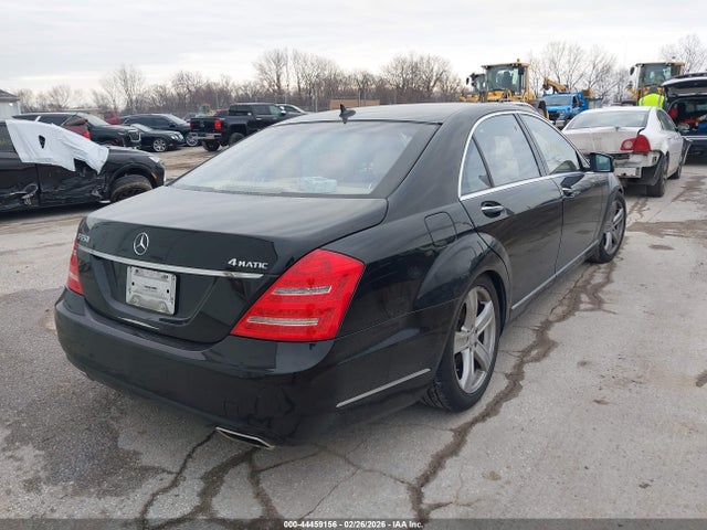 2010 MERCEDES-BENZ S 550 WDDNG8GB3AA325475 Photo 3