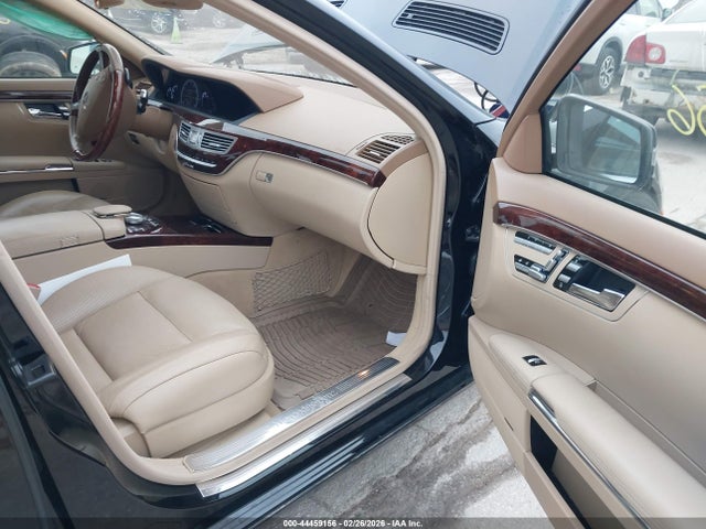 2010 MERCEDES-BENZ S 550 WDDNG8GB3AA325475 Photo 4