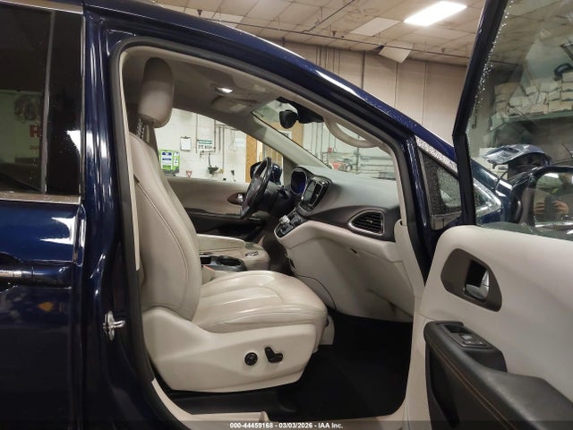 44459168 :رقم المزاد ، 2C4RC1EG1HR539030 vin ، 2017 Chrysler Pacifica Touring-l Plus مزاد بيع