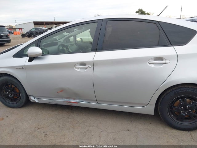 JTDKN3DU1F0463881 Toyota Prius Two
