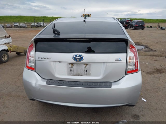 JTDKN3DU1F0463881 Toyota Prius Two