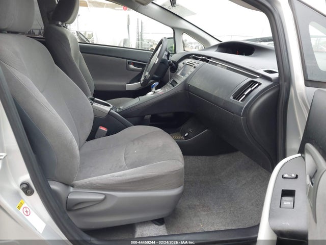JTDKN3DU1F0463881 Toyota Prius Two