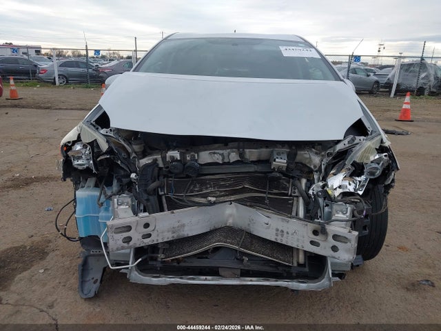 JTDKN3DU1F0463881 Toyota Prius Two