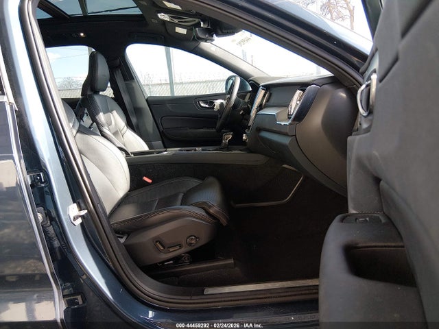 2019 VOLVO XC60 LYV102DL8KB230511 Photo 4