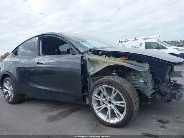 Продажа на аукционе авто 2024 Tesla Model Y Long Range Single Motor Rear-wheel Drive/rwd, vin: 7SAYGDED6RF040246, номер лота: 44459368