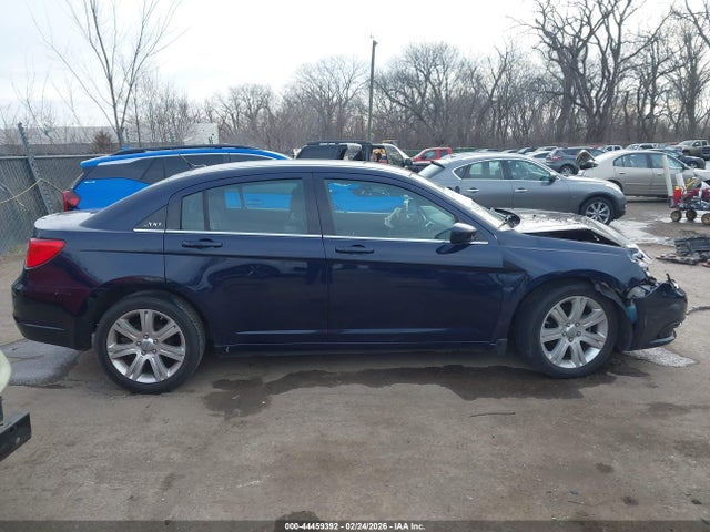 44459392 :رقم المزاد ، 1C3CCBAB6DN706080 vin ، 2013 Chrysler 200 Lx مزاد بيع