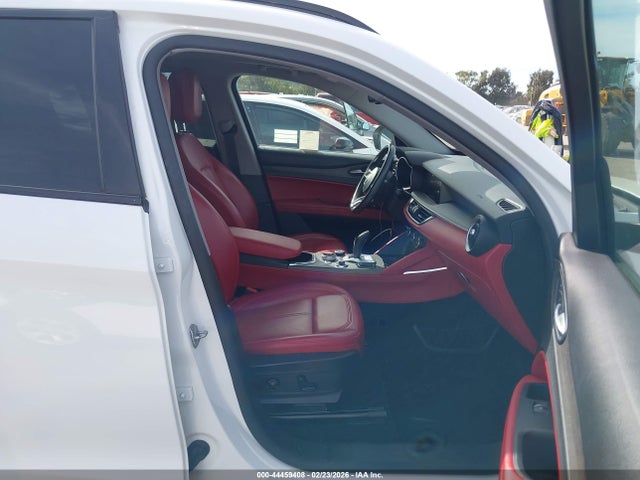 2021 ALFA ROMEO STELVIO ZASPAKBN7M7D17682 Photo 4