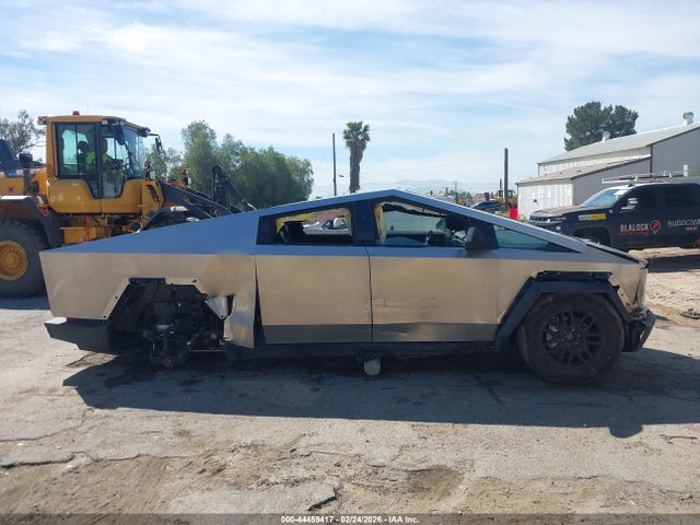 44459417 :رقم المزاد ، 7G2CEHEDXRA056643 vin ، 2024 Tesla Cybertruck All-wheel Drive مزاد بيع