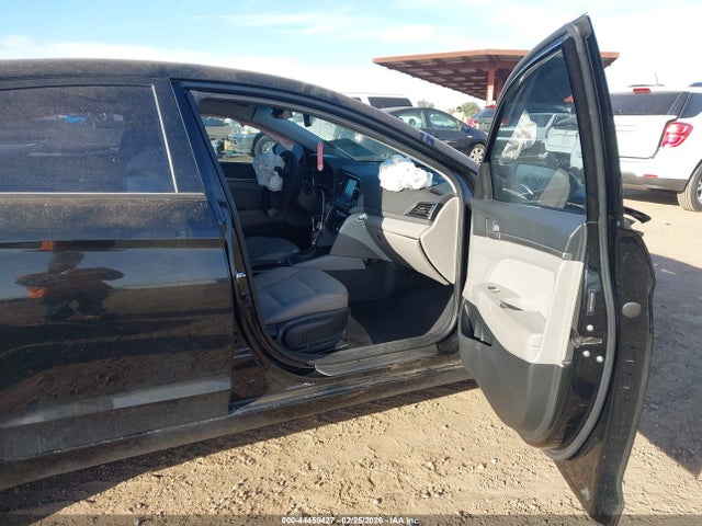 5NPD84LF9JH306104 Hyundai Elantra Value Edition