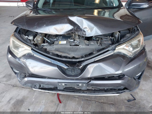 JTMWFREV5GJ064881 Toyota Rav4 Xle