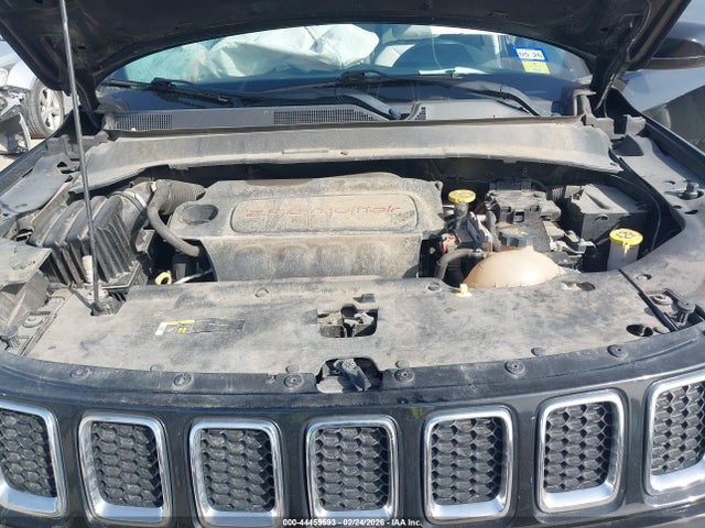 44459593 :رقم المزاد ، 3C4NJCBB5JT494461 vin ، 2018 Jeep Compass Sun And Wheel Fwd مزاد بيع