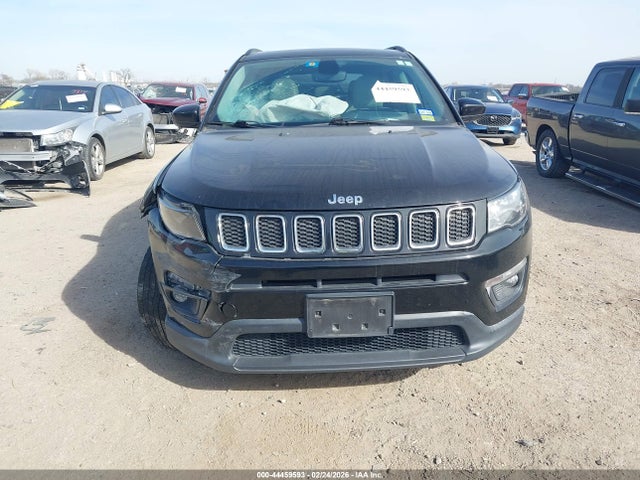 44459593 :رقم المزاد ، 3C4NJCBB5JT494461 vin ، 2018 Jeep Compass Sun And Wheel Fwd مزاد بيع