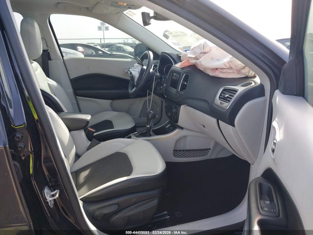 44459593 :رقم المزاد ، 3C4NJCBB5JT494461 vin ، 2018 Jeep Compass Sun And Wheel Fwd مزاد بيع