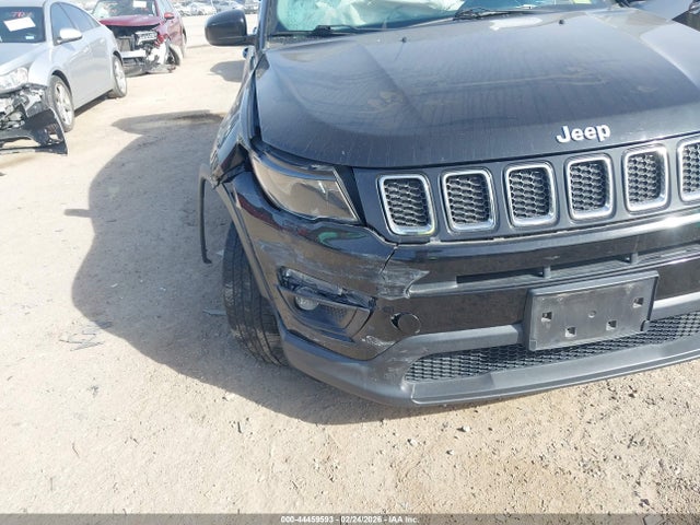 44459593 :رقم المزاد ، 3C4NJCBB5JT494461 vin ، 2018 Jeep Compass Sun And Wheel Fwd مزاد بيع