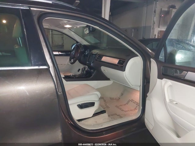 Продаж на аукціоні авто 2014 Volkswagen Touareg 3.6l Sport, vin: WVGEF9BP4ED006768, номер лоту: 44459672