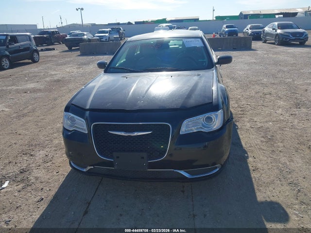 2017 Chrysler 300 Limited მანქანა იყიდება აუქციონზე, vin: 2C3CCAAG8HH617938, აუქციონის ნომერი: 44459708