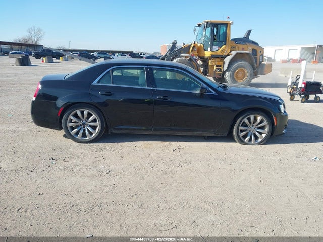 2017 Chrysler 300 Limited მანქანა იყიდება აუქციონზე, vin: 2C3CCAAG8HH617938, აუქციონის ნომერი: 44459708